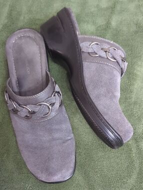 G.H Bass & Co. Women’s Grey Suede Slip-On Mules with Chain Accent